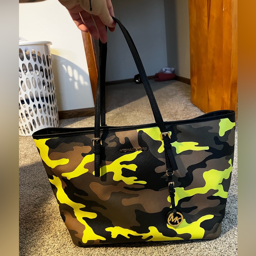 Michael Kors Jet Setter Tote